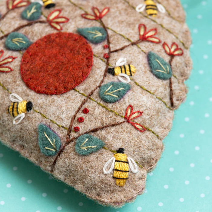 Corinne Lapierre Beehive Felt Craft Mini Kit - Image 2