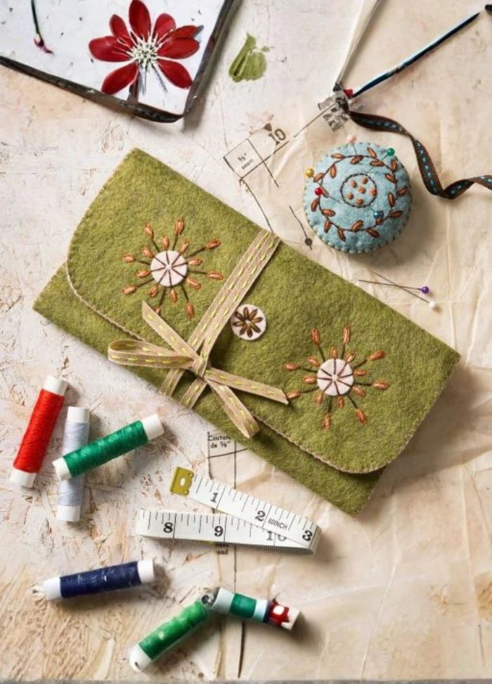 Corinne Lapierre Sewing Roll Felt Craft Kit