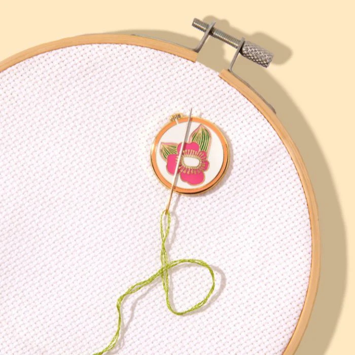 SOHMO Pink Embroidery Hoop Magnetic Needle Minder - Image 2